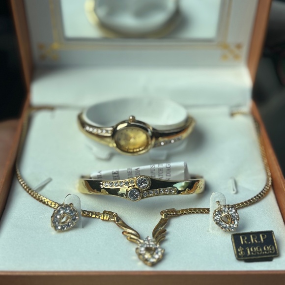 Women’s Gold Jewelry Set - Picture 1 of 4